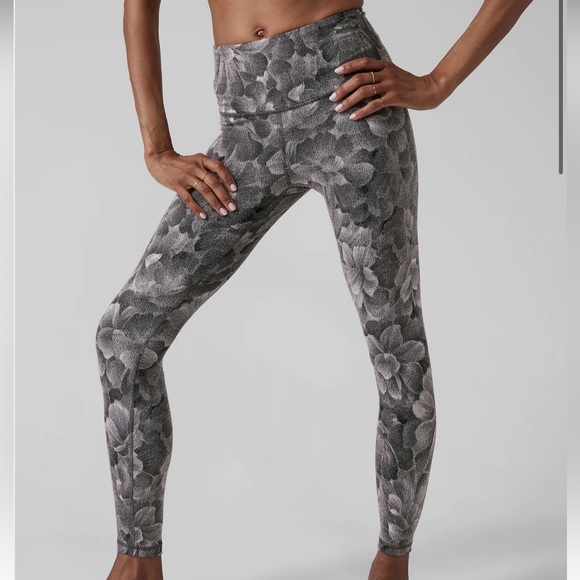 Worn once! - ATHLETA Elation High-Rise 7/8 Textured Tight - Picture 5 of 9